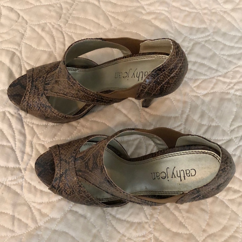 Shoes - Picture 3 of 4